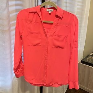 Beautiful pink Express button down